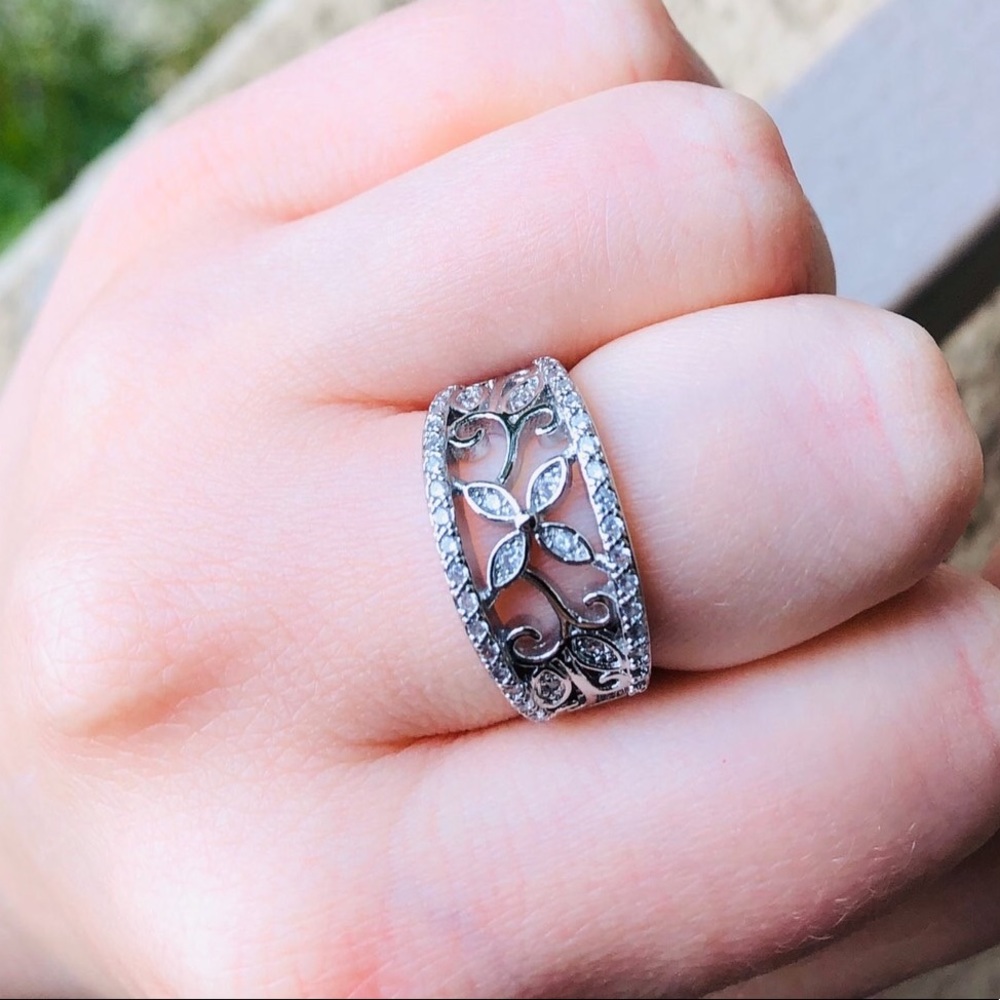Flower New Zircon Stone Ring - Picture 5 of 7